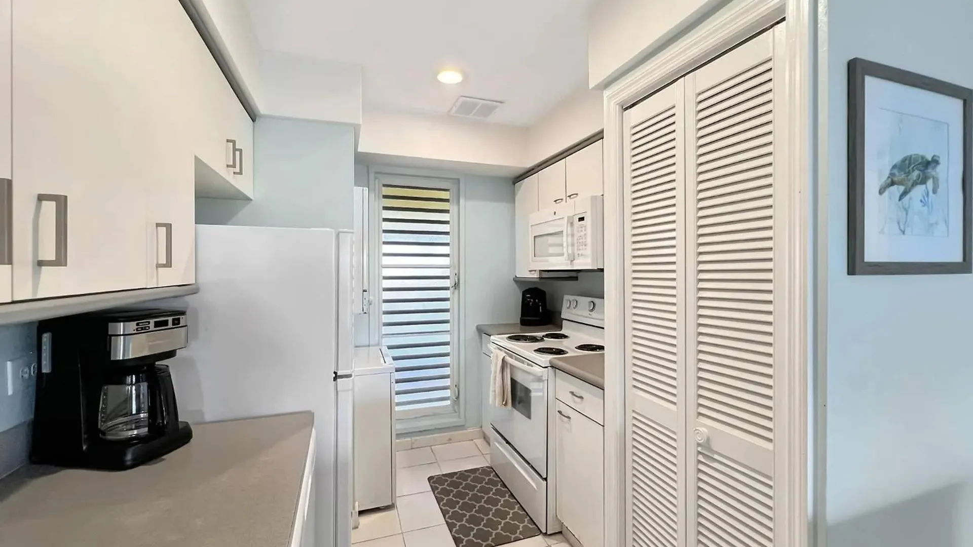 Beachside Condo With Pool And Ocean Views Christiansted